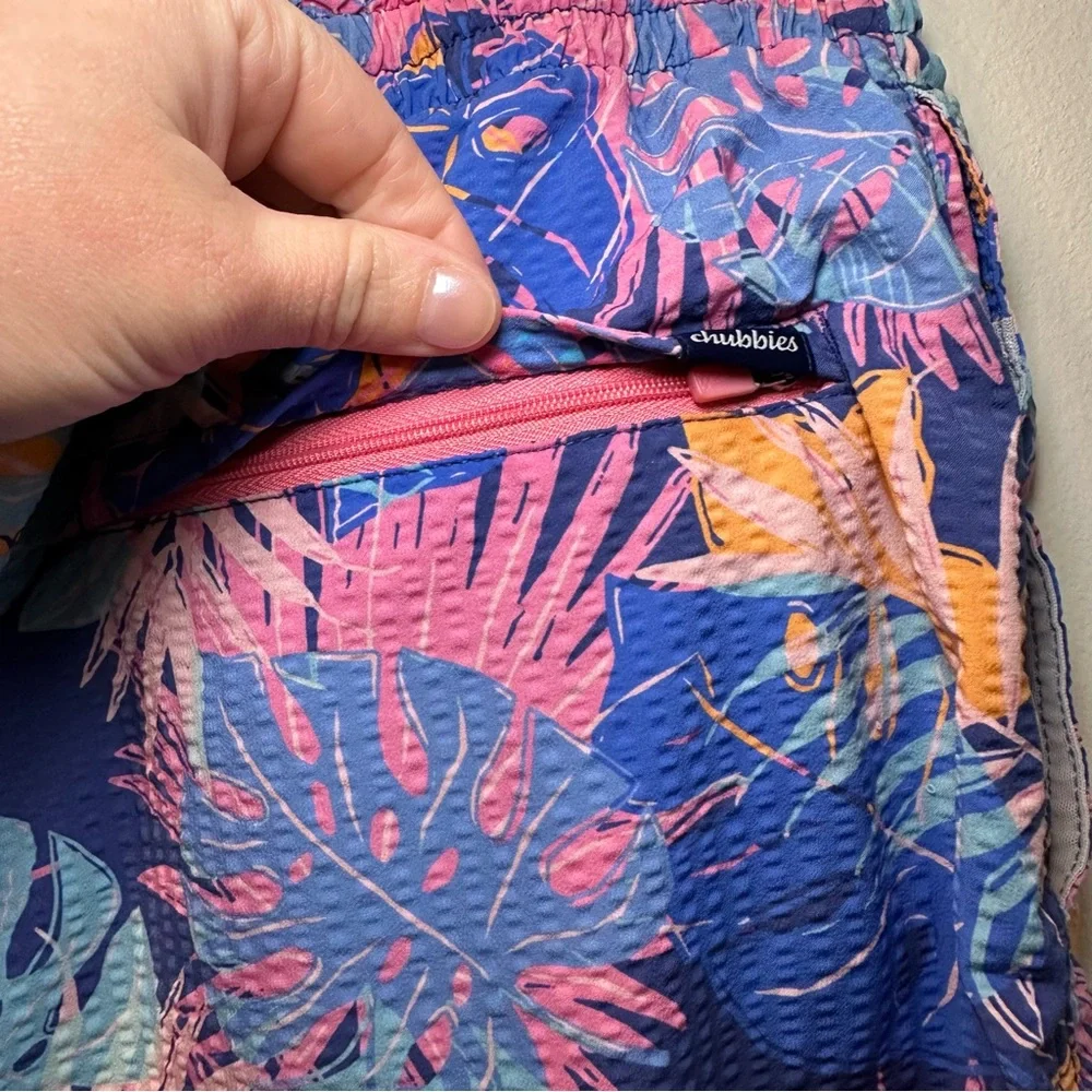 Chubbies Men’s Monstera Leaf Blue Pink Tropical 5.5” Swim Trunks Sz 2XL